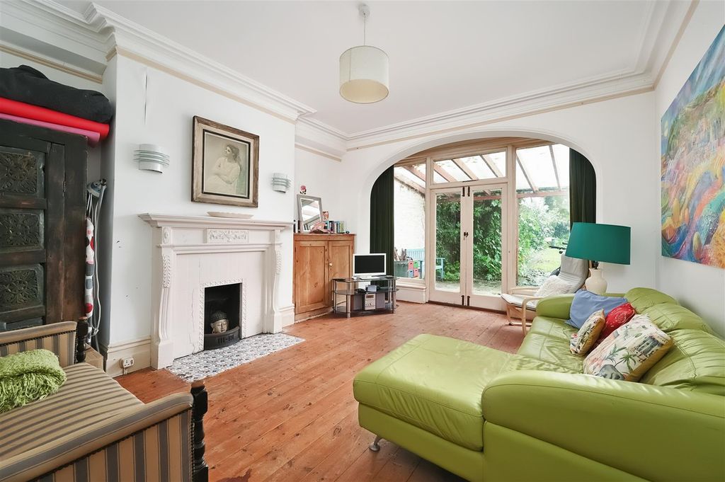 Property photo 2 of 15 10 Clinton Cres Tn38 (11).Jpg