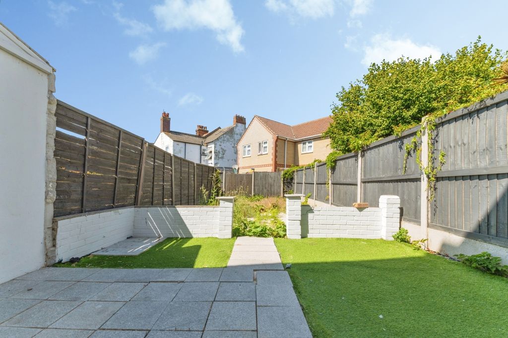 Property photo 3 of 11 Garden