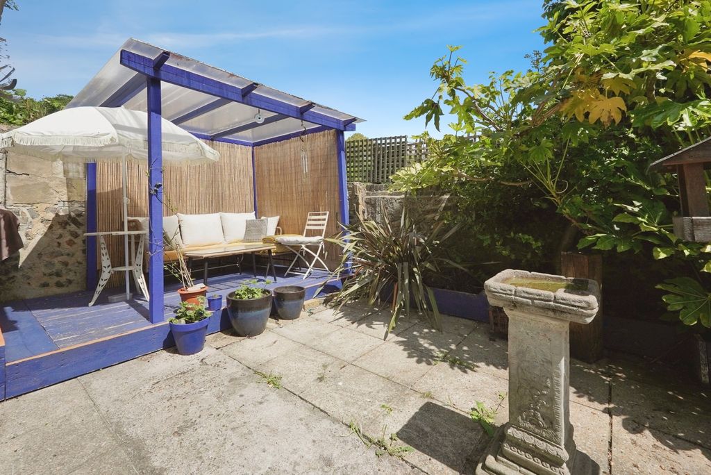 Property photo 2 of 17 Photo