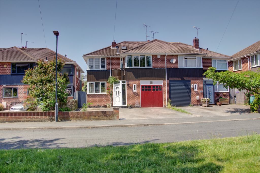 Property photo 1 of 15 Lindsey Crescent - Matt Clinton Ewemove Kenilworth