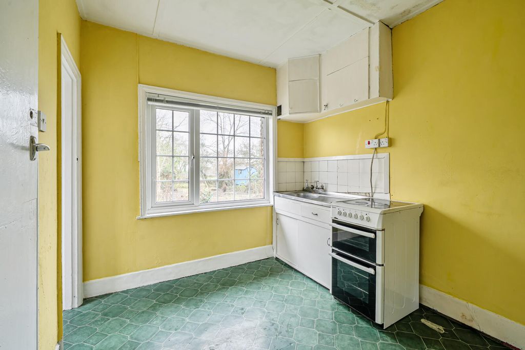 Property photo 2 of 12 Kitchen