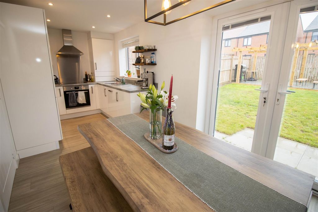 Property photo 3 of 12 Kitchen Dining Room