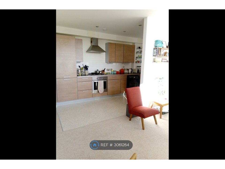 Property photo 3 of 19 Kitchen