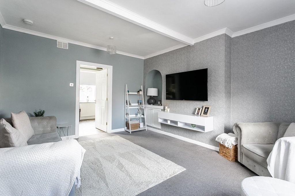 Property photo 3 of 26