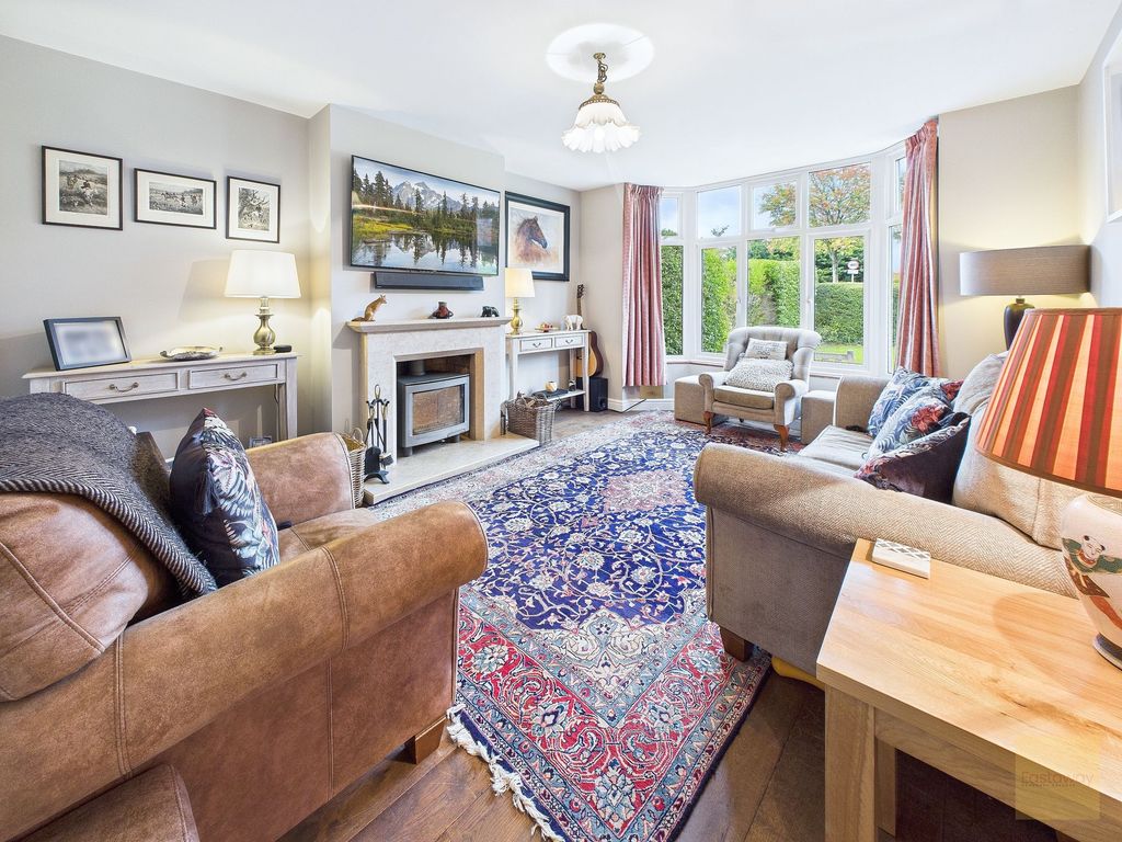 Property photo 3 of 18 Living Room