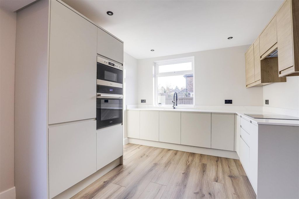 Property photo 2 of 28 12401.Jpg