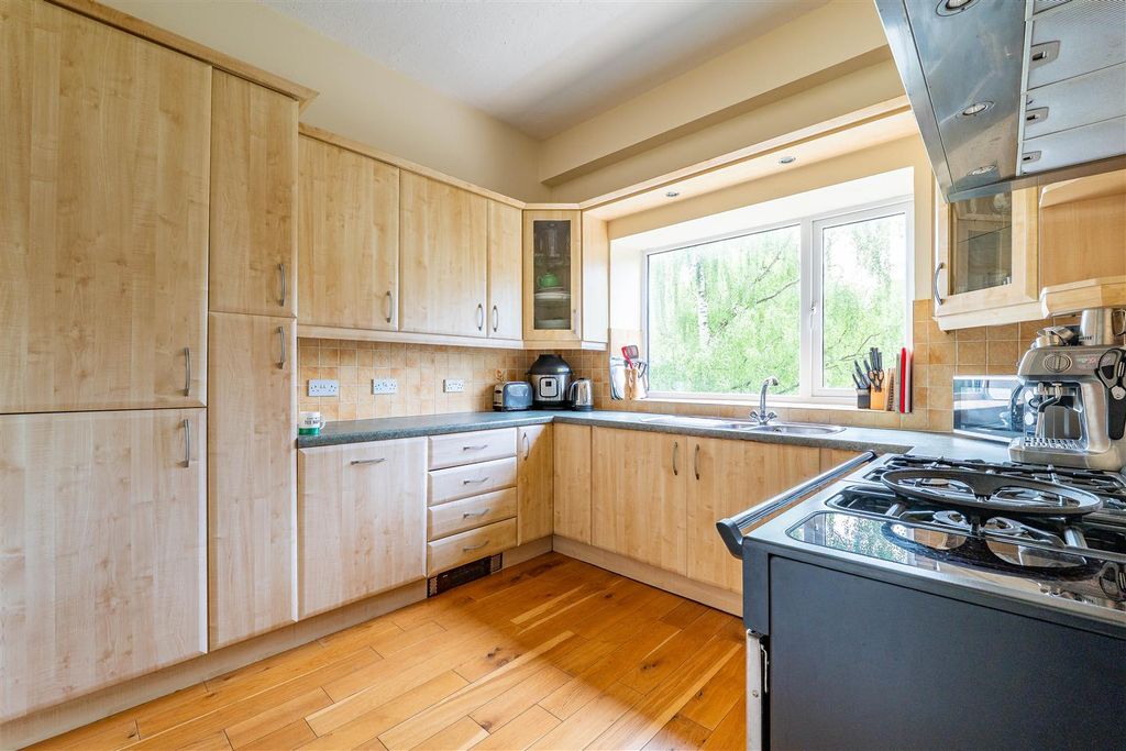 Property photo 3 of 40 Kitchen