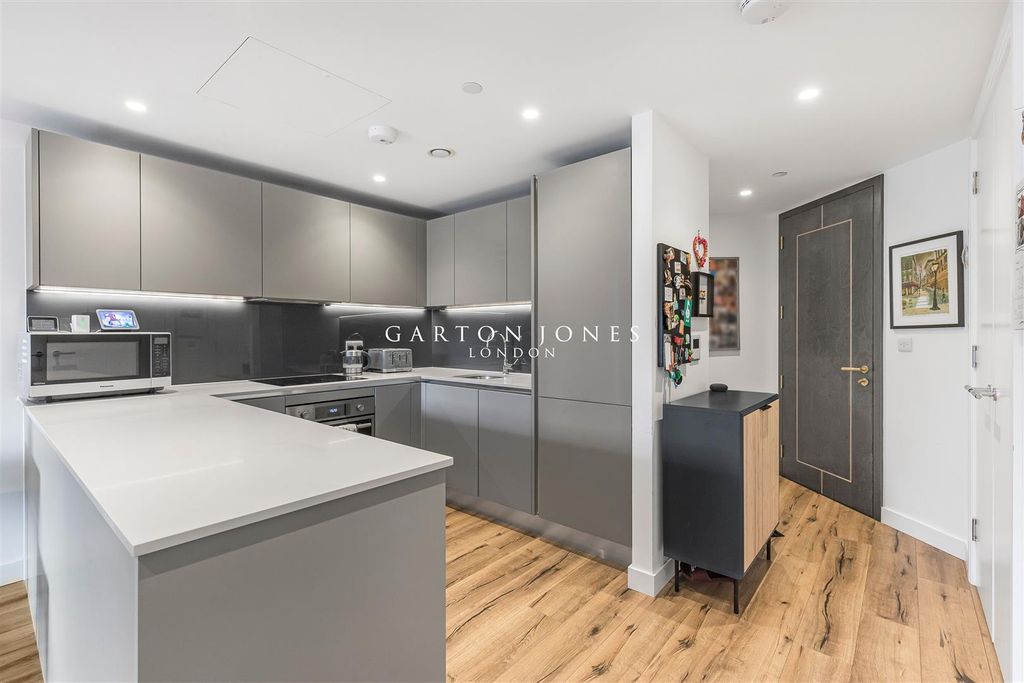 Property photo 3 of 23 Kitchen