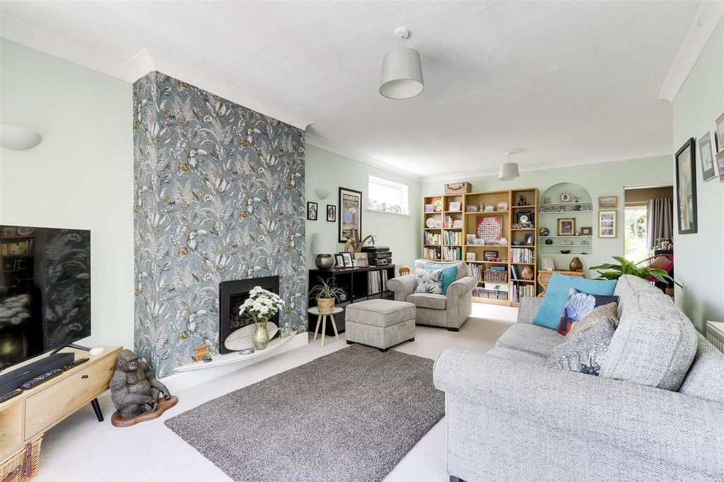 Property photo 2 of 23