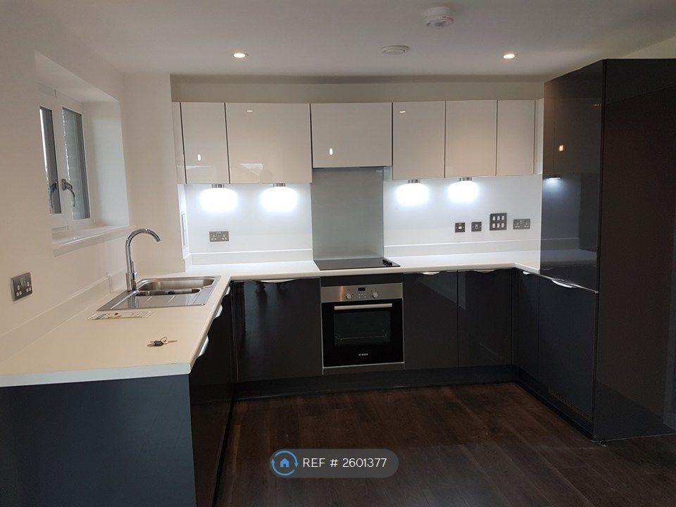Property photo 3 of 11 Kitchen