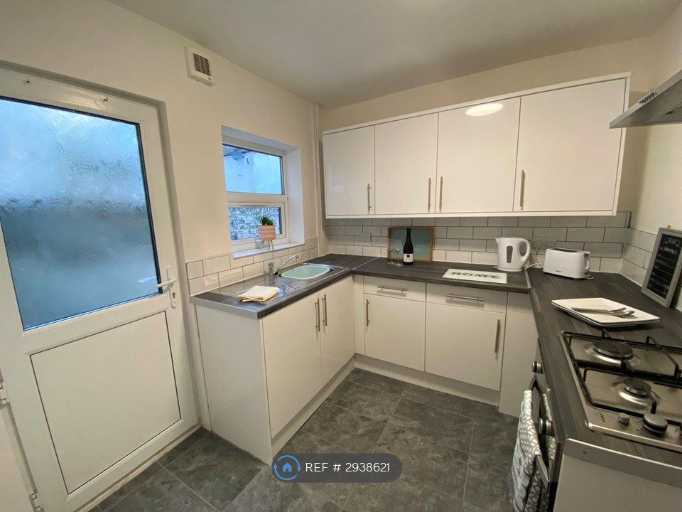 Property photo 1 of 16 Newly Fitted Kitchen
