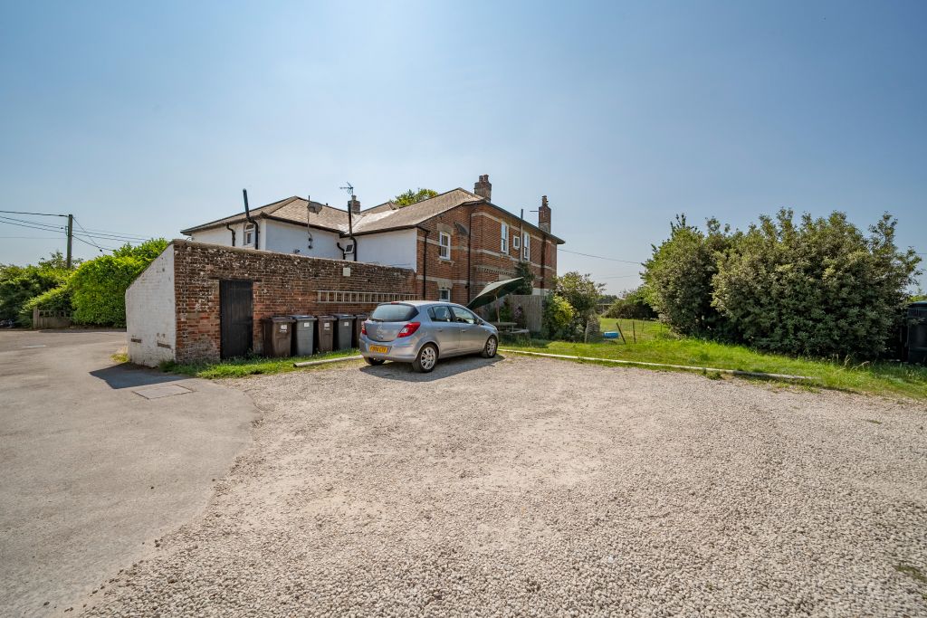 Property photo 2 of 31
