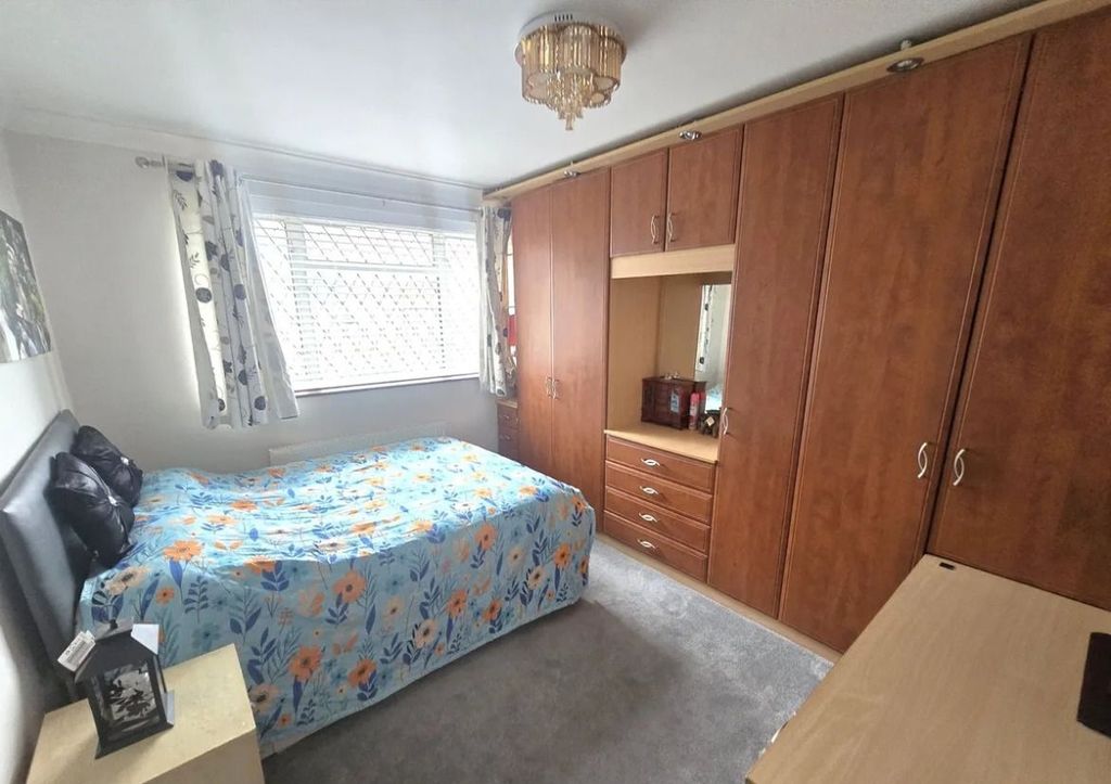 Additional image 16 of 5 bed semi-detached house for saleGledwood Gardens, Hayes UB4