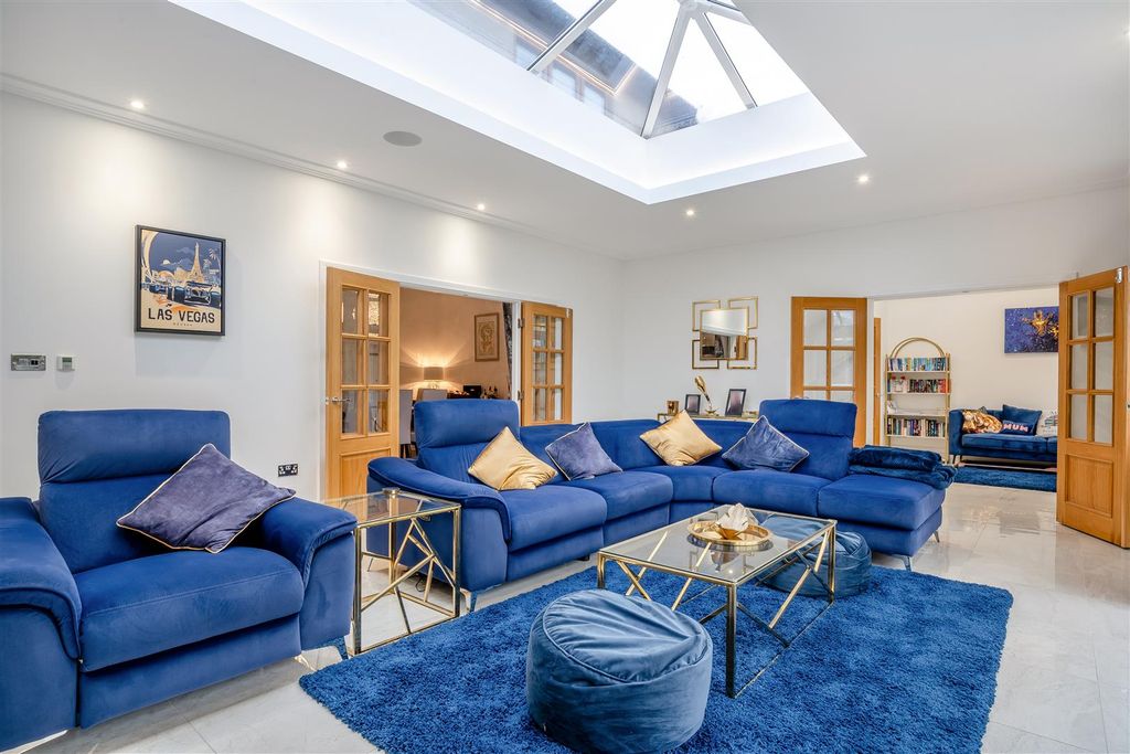 Property photo 3 of 45 8677273-Interior21.Jpg