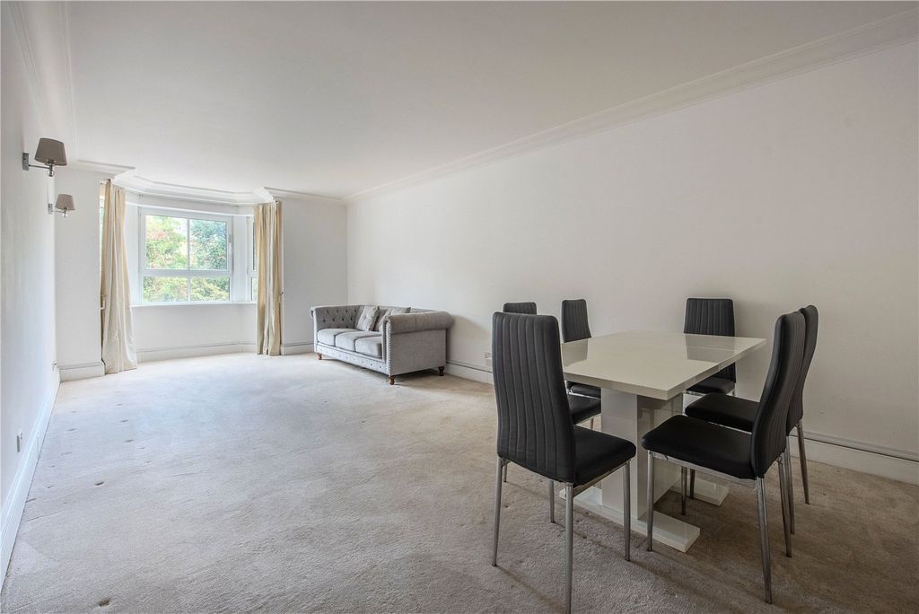 Property photo 3 of 9 Dining Area