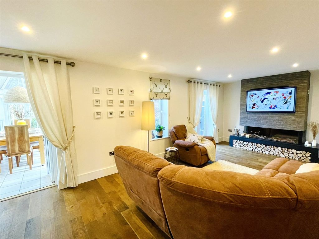 Property photo 2 of 17 Picture No. 21