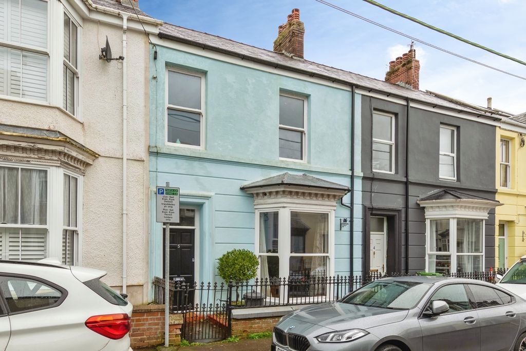 Property photo 1 of 17 Pbox-Img.Jpg