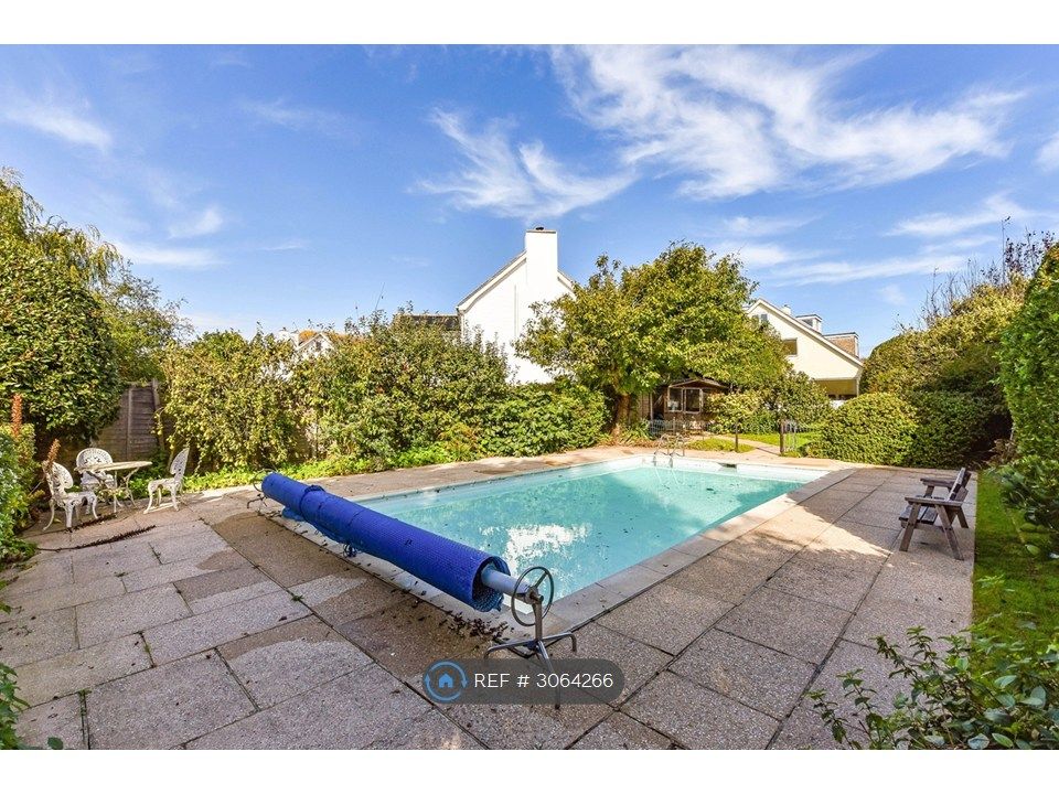 Property photo 2 of 22 Swimming Pool