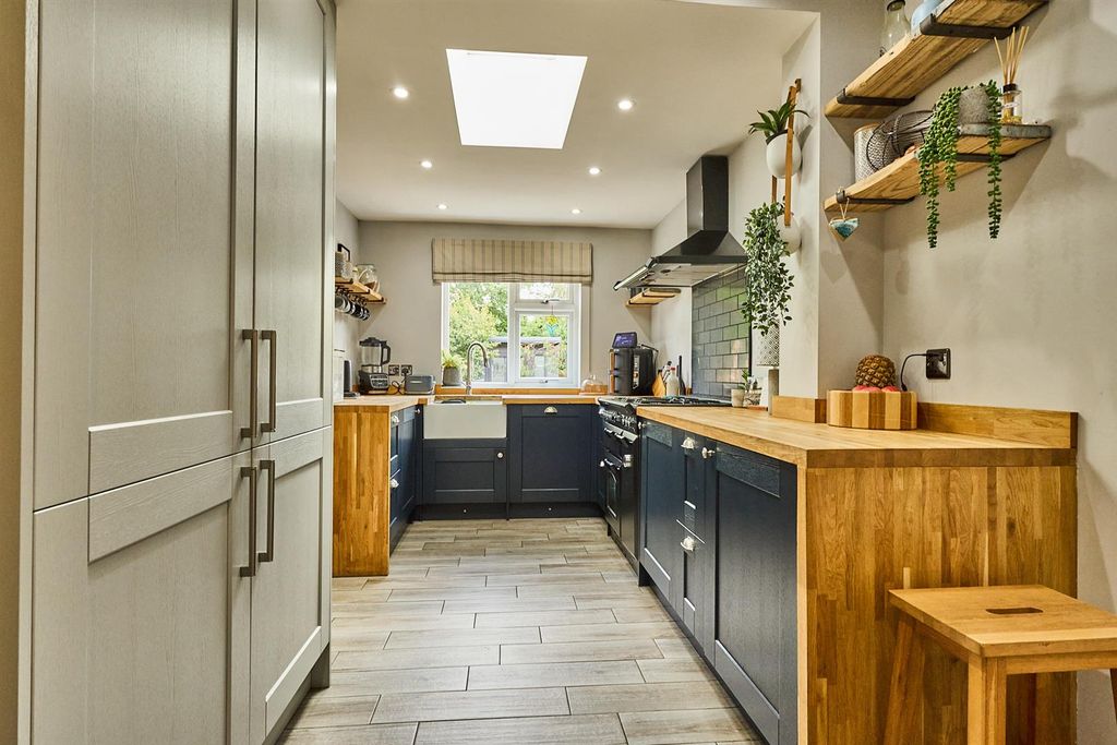 Property photo 3 of 29 Kitchen
