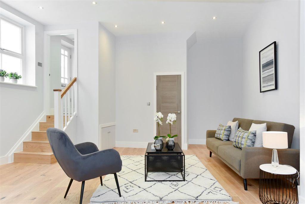 Property photo 2 of 19 1A Rutland Mews (15).Jpg