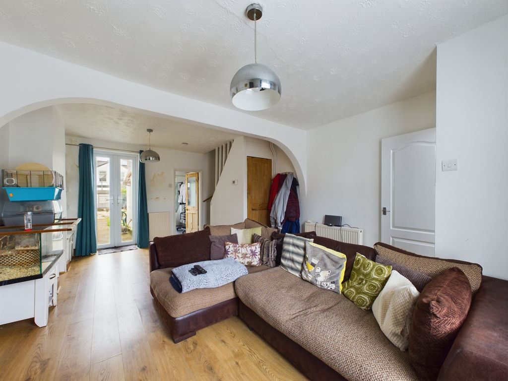 Property photo 2 of 8