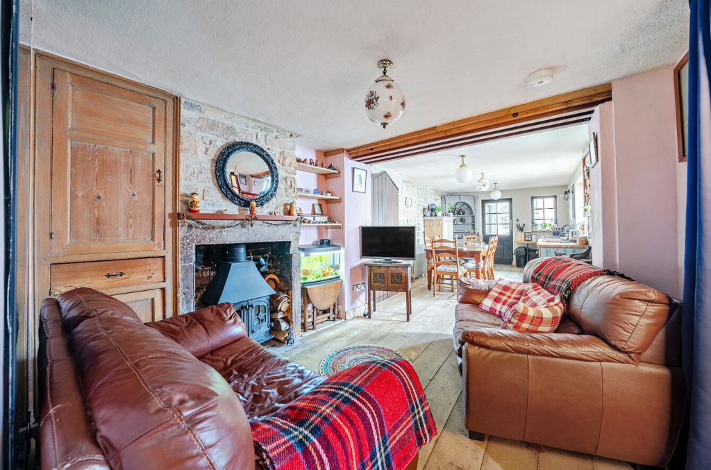 Property photo 3 of 19 1397048-3-6960d28...