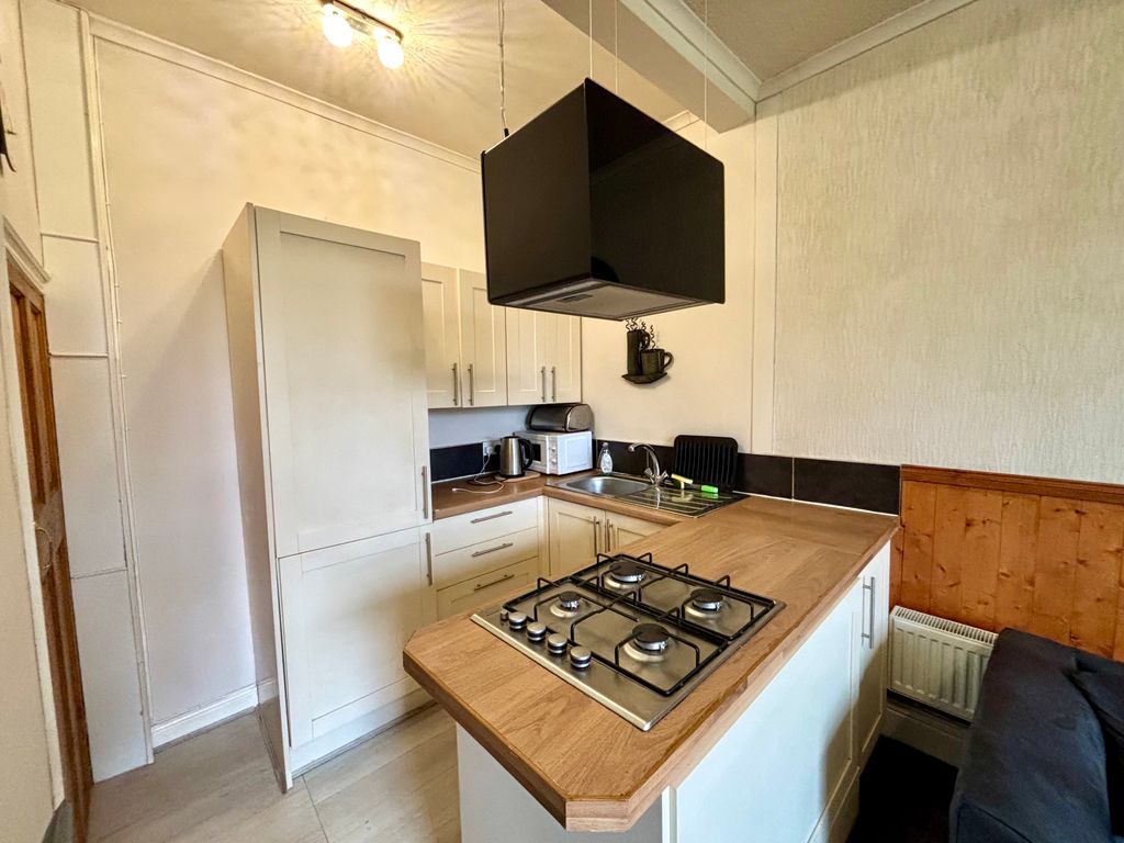 Property photo 3 of 9 Kitchen