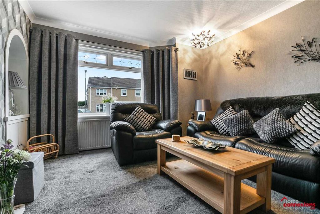 Property photo 3 of 25 Lounge (2)