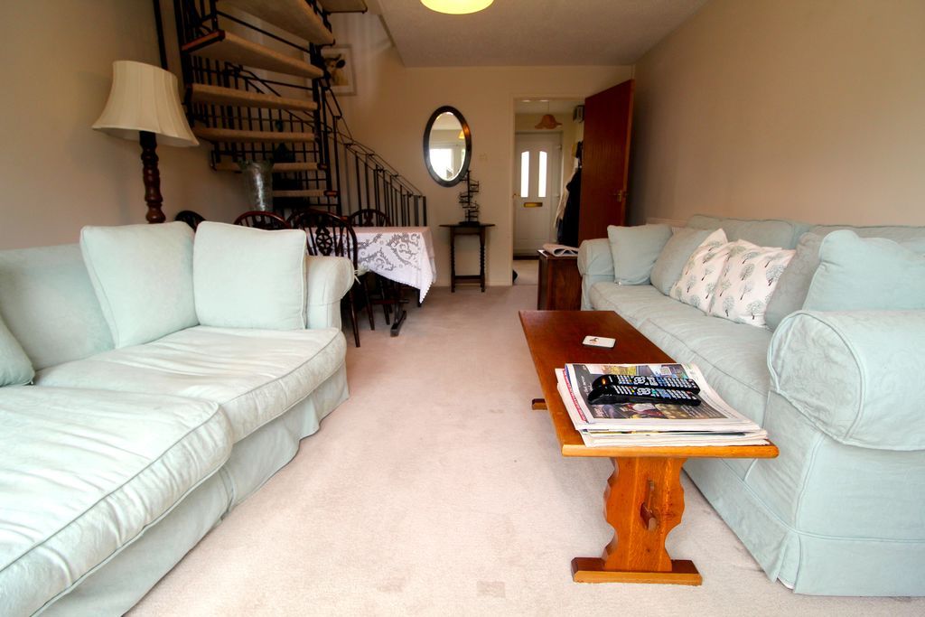 Property photo 2 of 10 Living Room