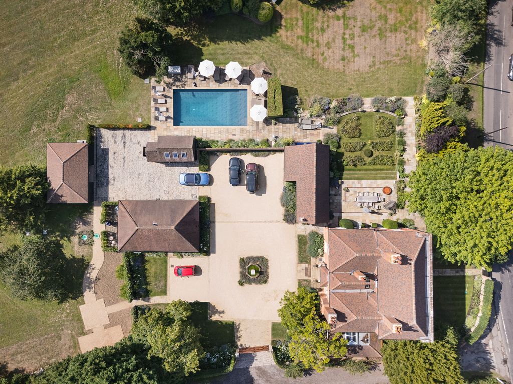 Property photo 2 of 37