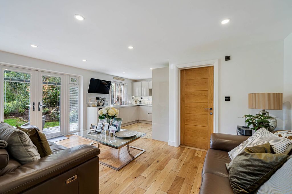 Property photo 2 of 14