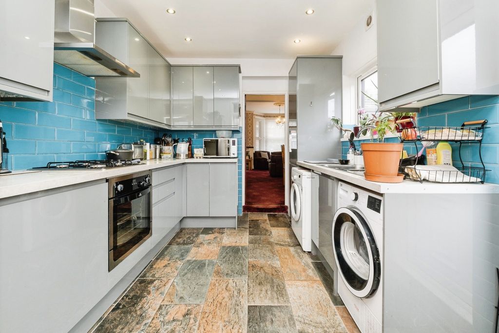 Property photo 3 of 16 Pbox-Img.Jpg