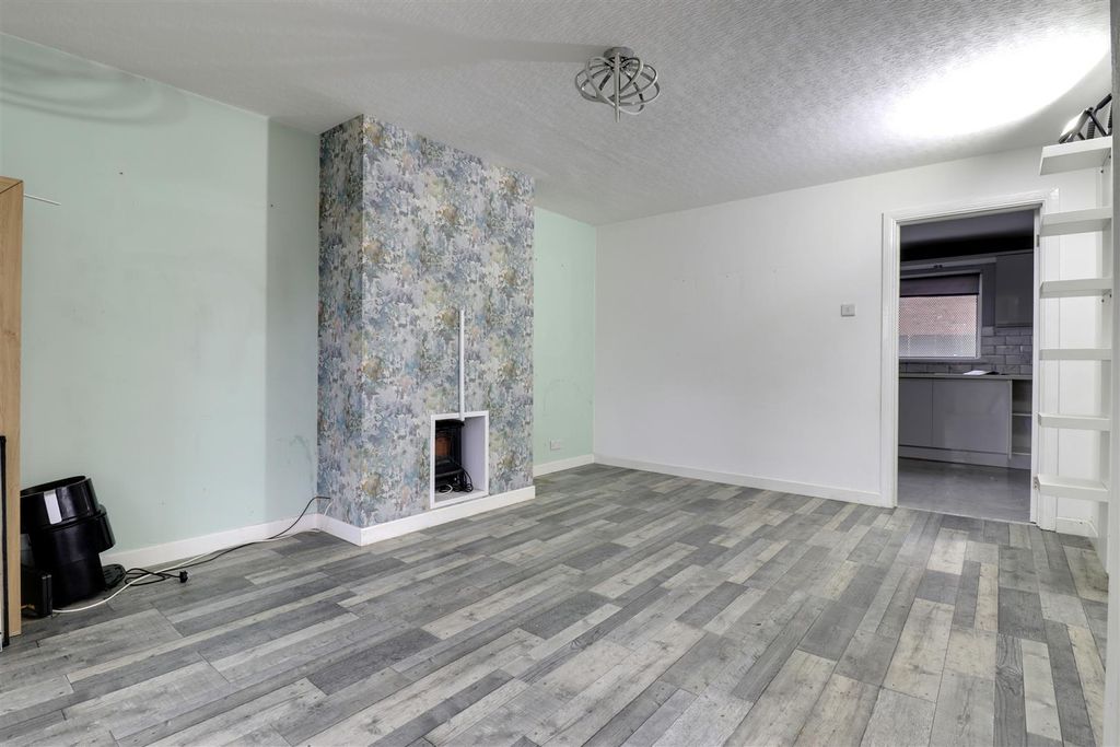 Property photo 2 of 13 Lounge