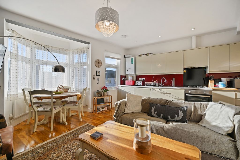 Property photo 3 of 11 11