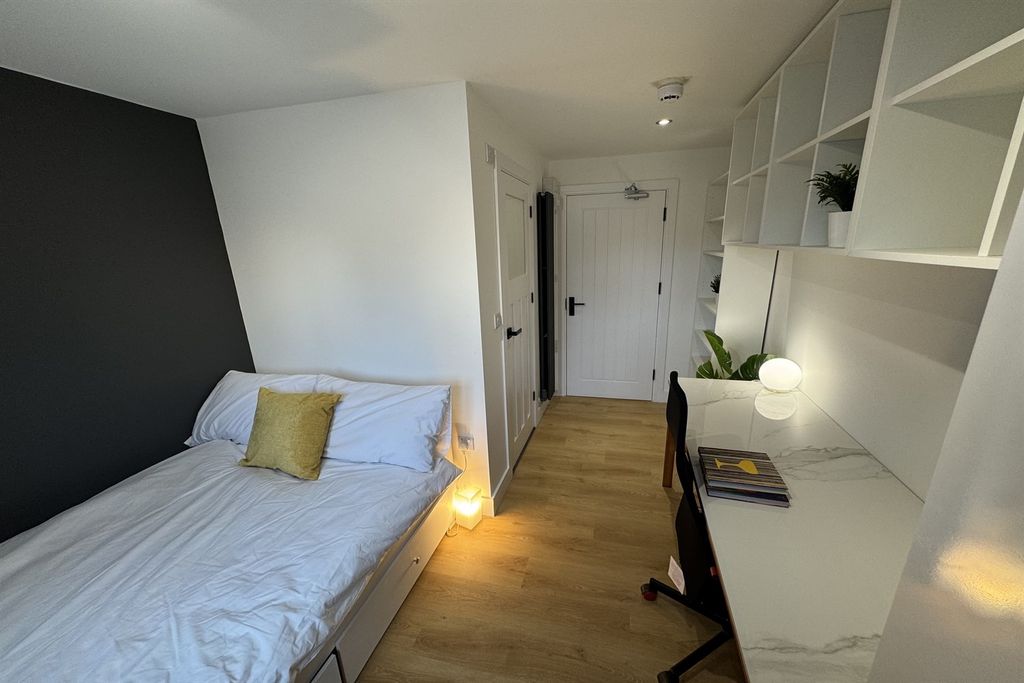 Property photo 1 of 10 (Main)