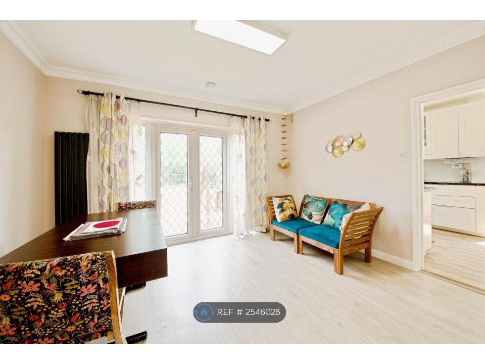 Property photo 2 of 7 Dining