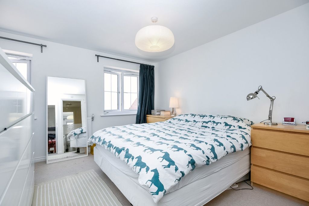 Property photo 3 of 6 Bedroom