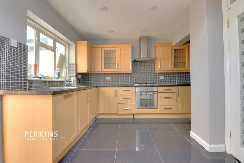 Property photo 1 of 9 Kitchen.Jpg