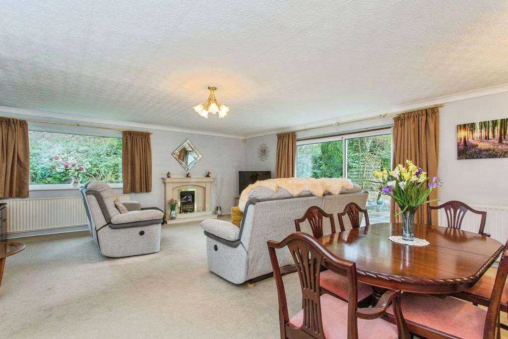 Property photo 3 of 17 Living Room