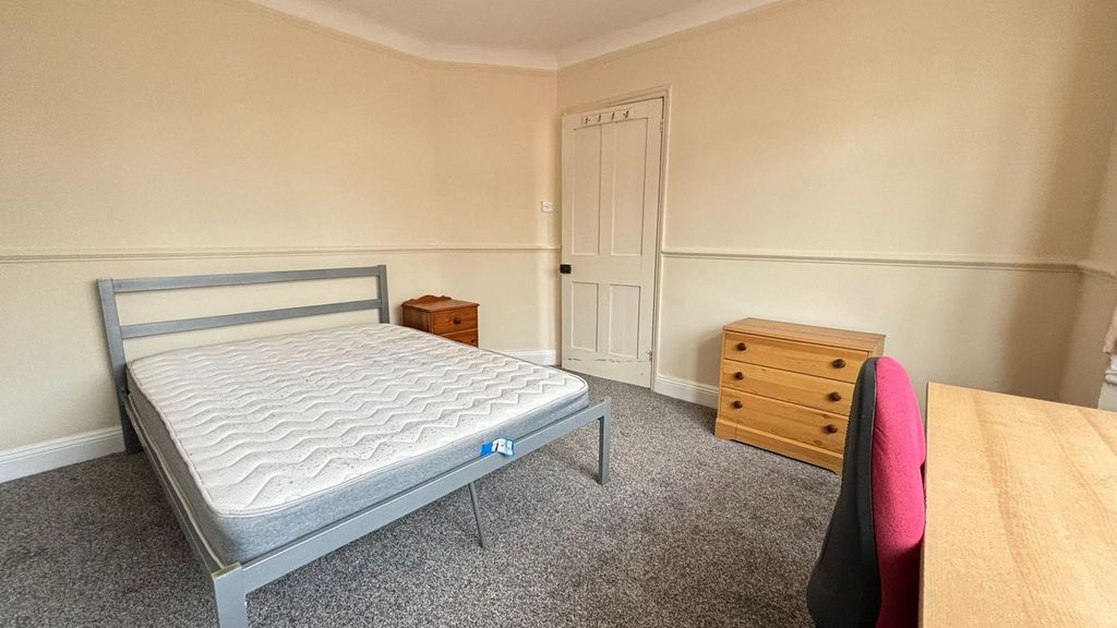 Property photo 3 of 8 Bedroom 1