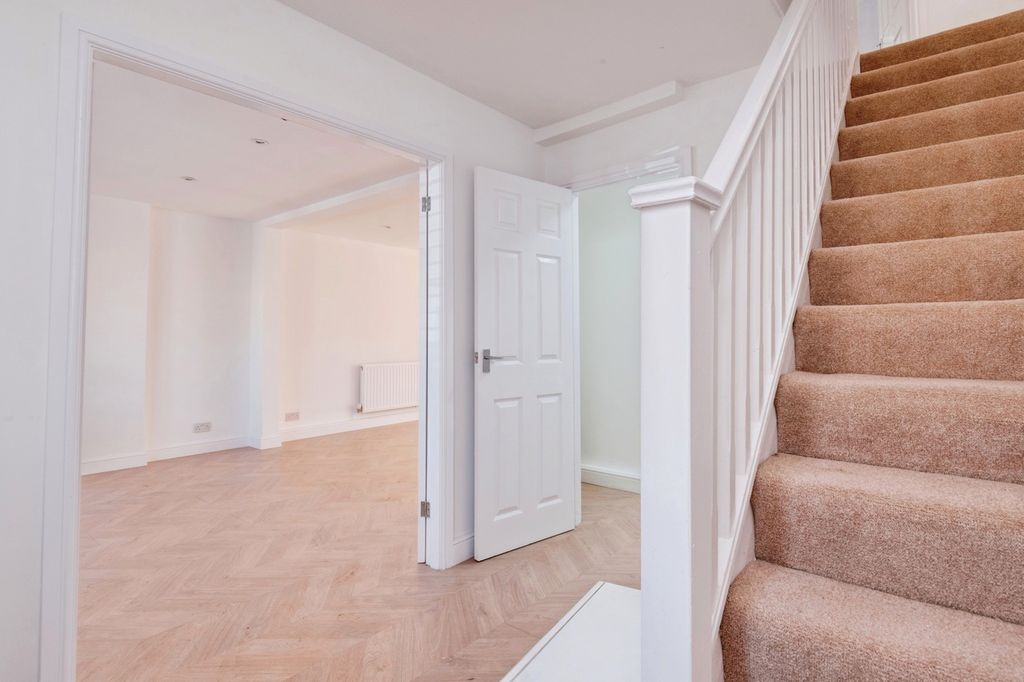 Property photo 2 of 16 Pbox-Img.Jpg