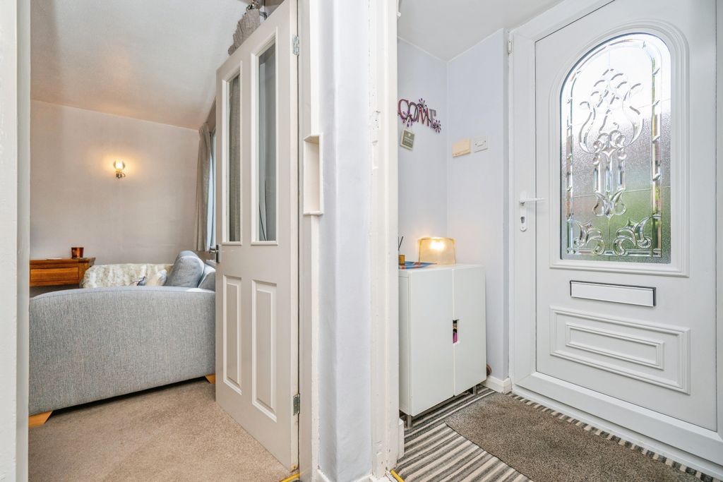 Property photo 2 of 24 Entrance
