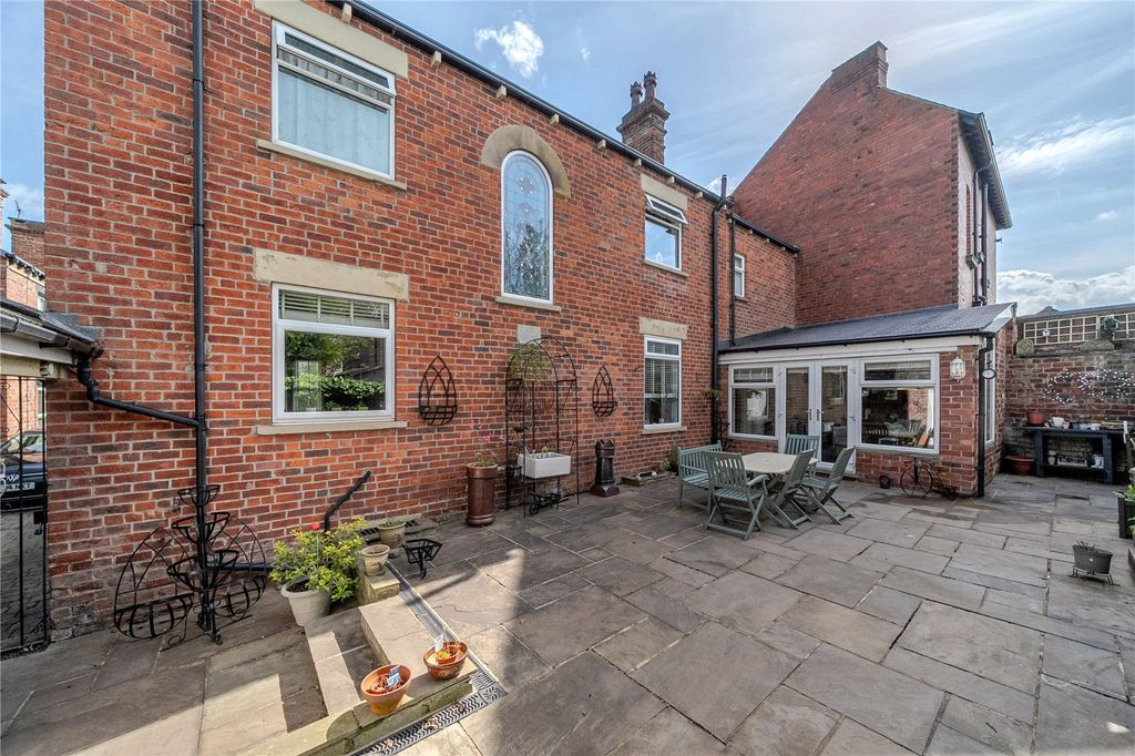 Property photo 1 of 37 Picture No. 10