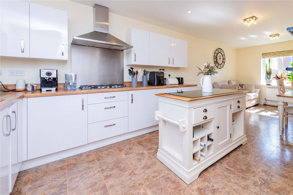 Property photo 3 of 43 Picture No. 33