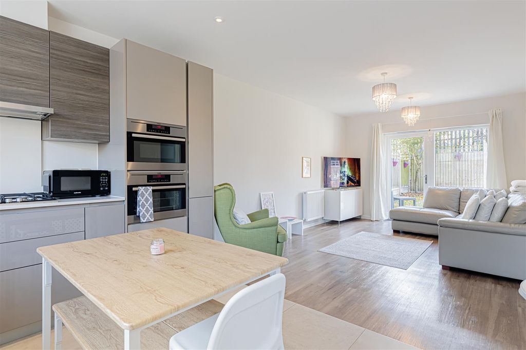 Property photo 2 of 30 Sphinx Way (11).Jpg