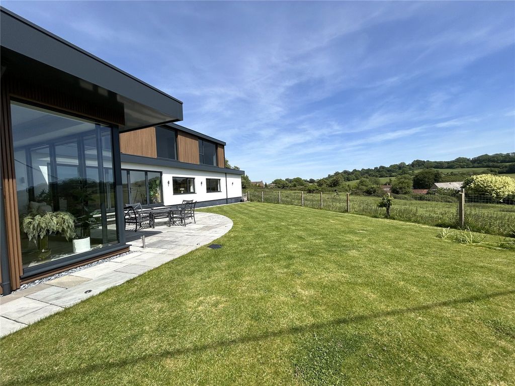 Property photo 1 of 31 Picture No. 52