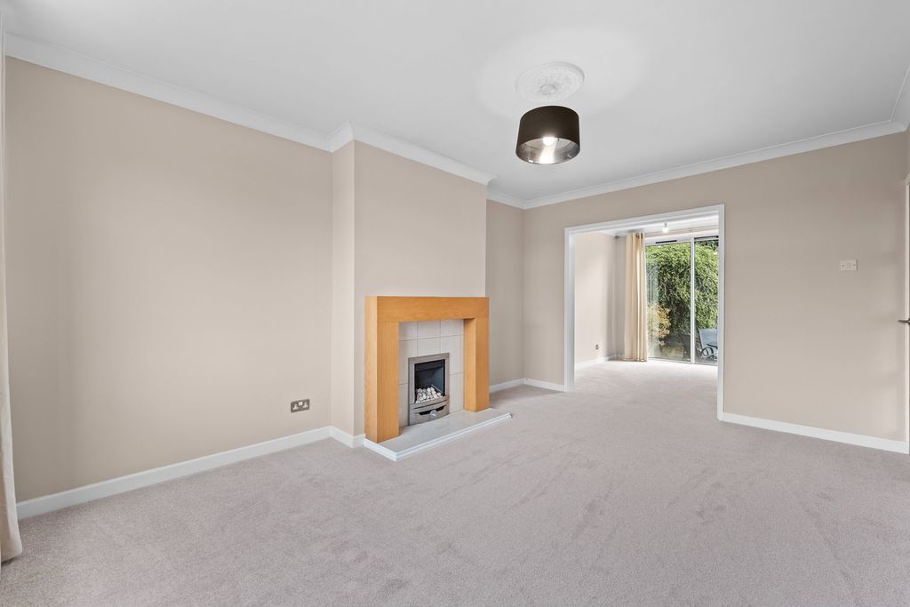 Property photo 2 of 28