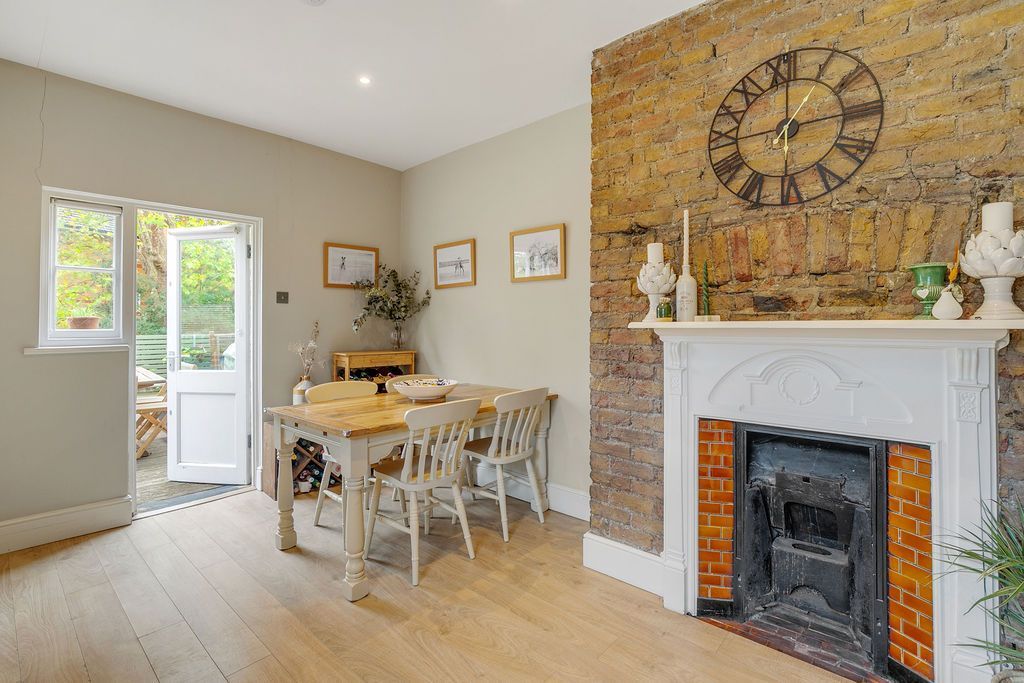 Property photo 2 of 32