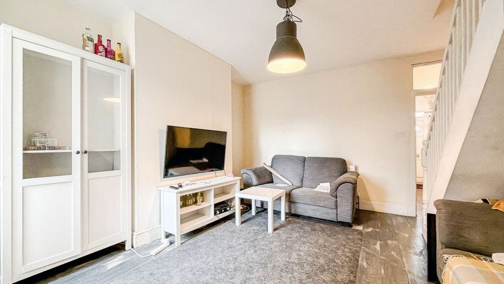 Property photo 3 of 11 Pbox-Img.Jpg