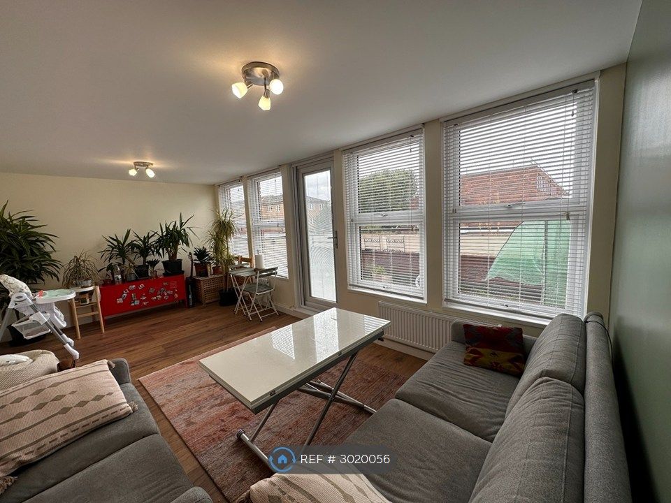 Property photo 1 of 27 Lounge / Dining Area